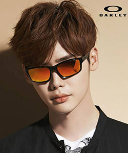 oakley 250x300.jpg